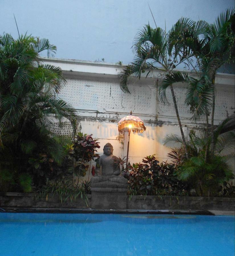 Capital O 93809 Wida Hotel Legian Exteriör bild
